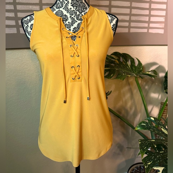 White House Black Market Tops - White House Black Market Yellow Sleeveless Top Size XSmall